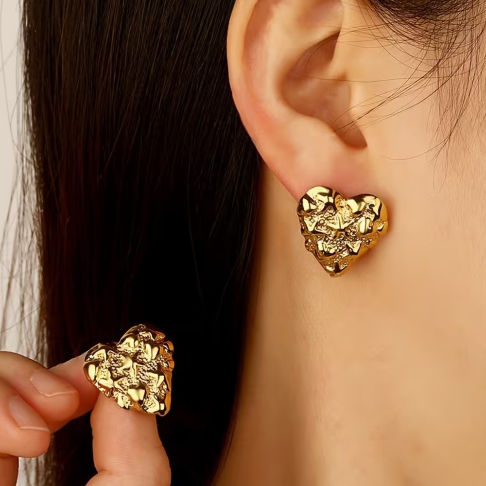 Gold Textured Heart Stud Earrings Starfish Detail Stainless Steel Coastal ⚜️